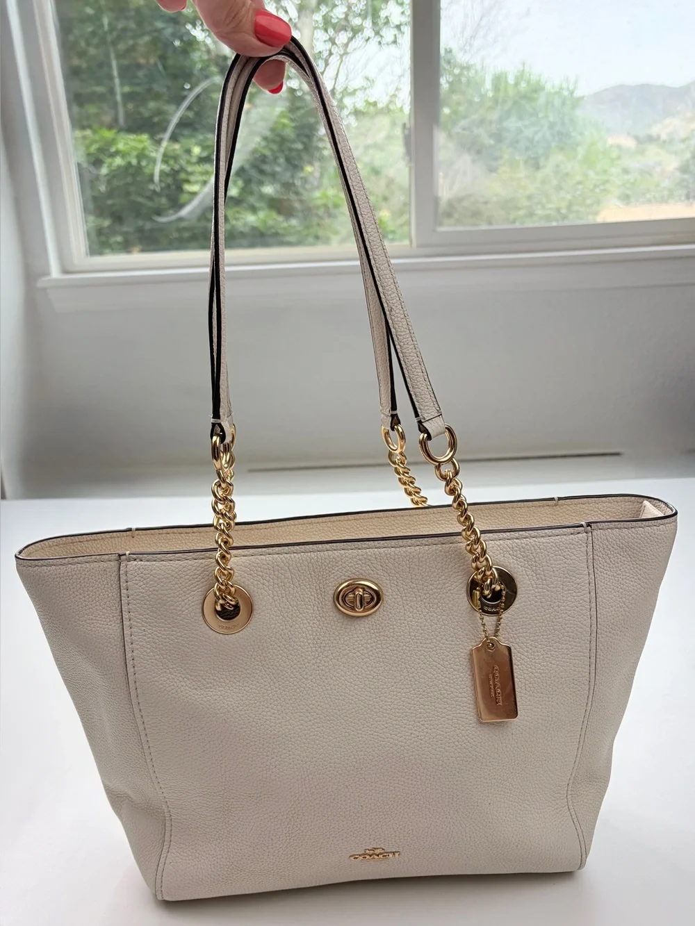 Coach Turnlock Chain Tote 27 GUC Cream/Chalk Gold